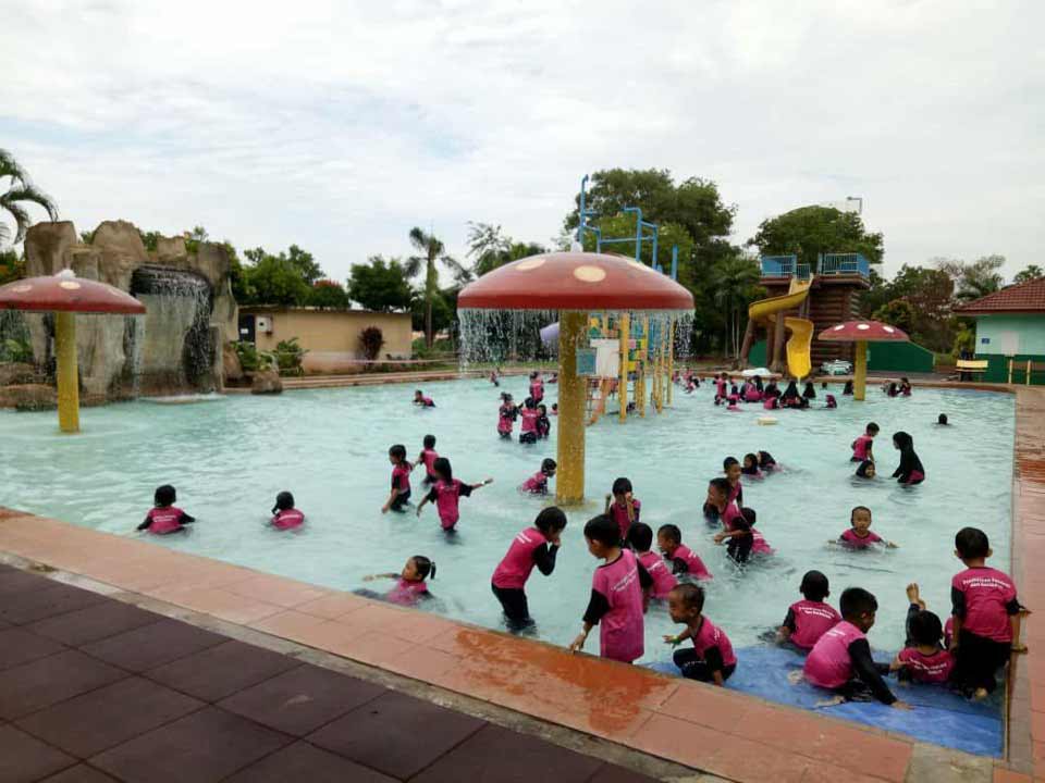 Swimming Pool at Taman Buaya Melaka