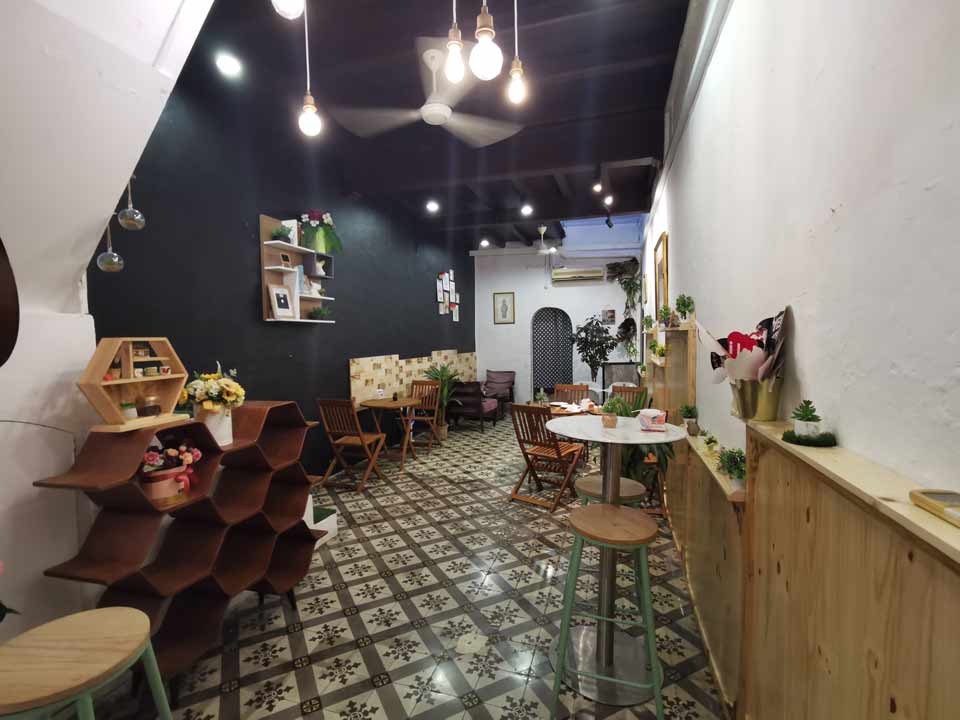 VANILLA Crepe & LILIMI - Cafe Internal View