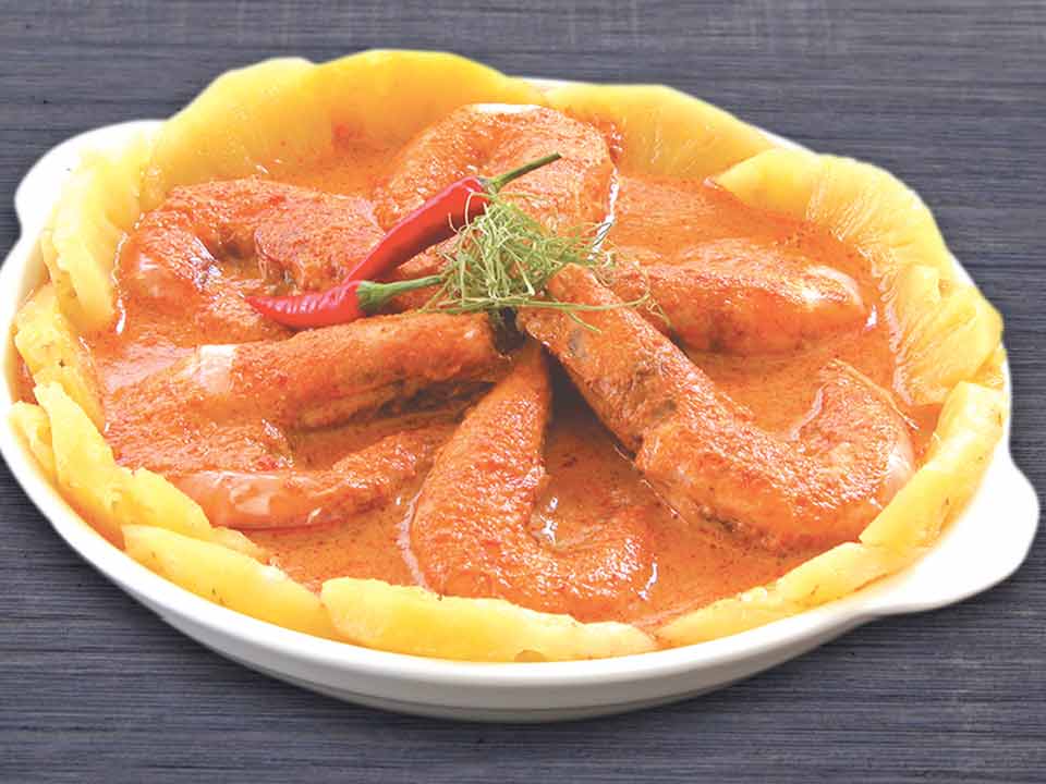 Prawns with pineapple simmered